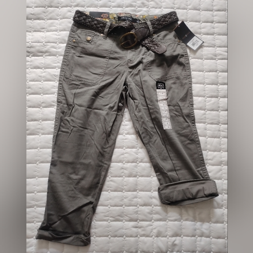Nwt one 5 one crop olive size 4 pants